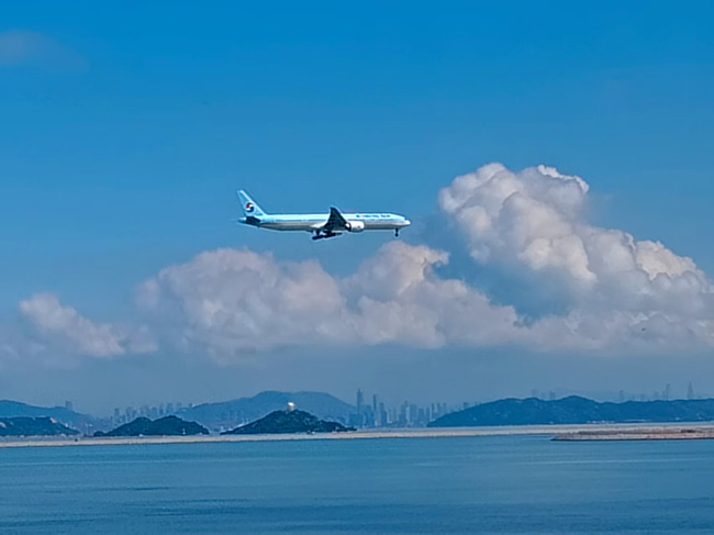 20到达香港机场.jpg